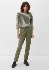 s.Oliver MET ELASTISCHE BAND - Spodnie treningowe