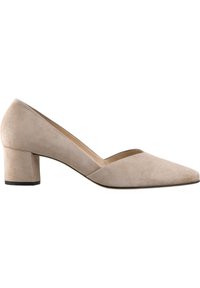 Beige Wildleder-Pumps mit spitzer Zehenpartie und Ausschnitten an den Seiten, ausgestattet mit einem Blockabsatz und einer glatten Oberfläche.