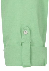 Grüner Leinenhemdmanschette mit einem leicht glänzenden Knopf, kleinem Tab-Design und sauberer Naht entlang des Saums.