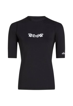 Zwart wetsuittop met korte mouwen met wit bloemen O'Neill-logo op de borst en een klein Skins-logo op de linkermouw.