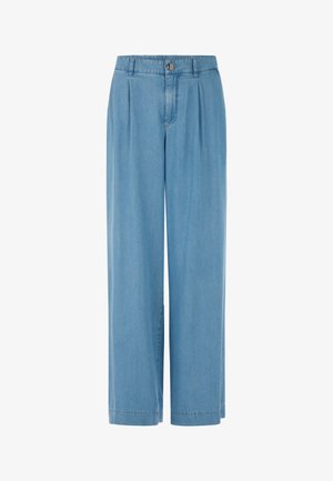Pantalon en jean bleu clair à jambes larges avec plis, passants pour ceinture, fermeture par bouton et ourlets cousus.