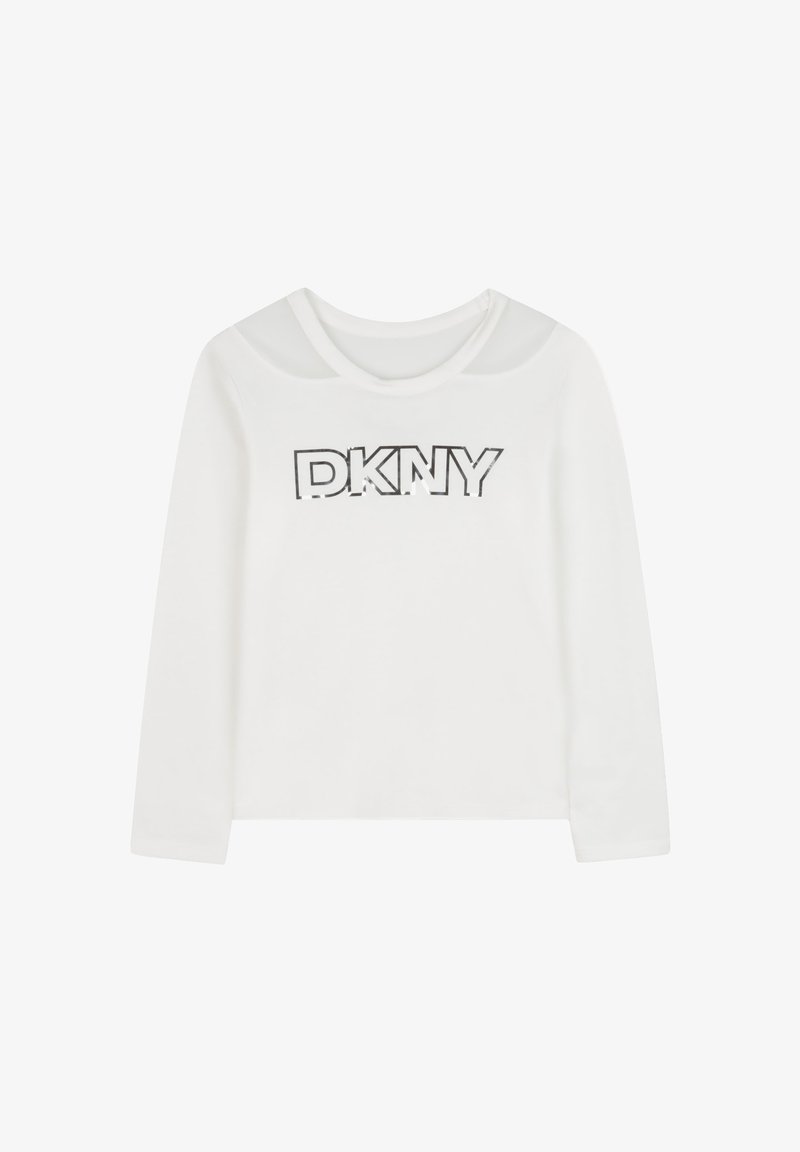 Chemise blanche à manches longues avec un col rond et un logo DKNY argenté brillant imprimé sur la poitrine.