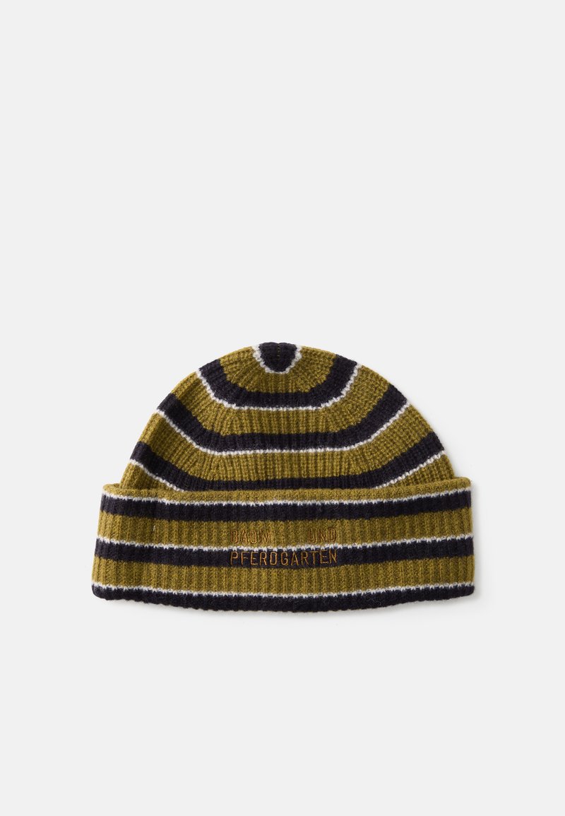 Gorro de malha com riscas alternadas em verde-azeitona, preto e branco. Apresenta uma textura canelada e um logótipo bordado na dobra.