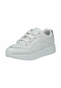 Weiße Sportschuh aus glattem Leder mit runder Zehenform, Schnürsenkeln, durchbrochener Musterung und einer strukturierten, geriffelten Gummisohle.