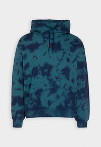Sweat à capuche couleur sarcelle avec motif tie-dye bleu marine. Comprend une poche avant et une capuche à cordon, avec un petit logo rouge sur la poitrine.