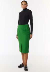 comma AUS BOUCLÉ - A-Linien-Rock - grün