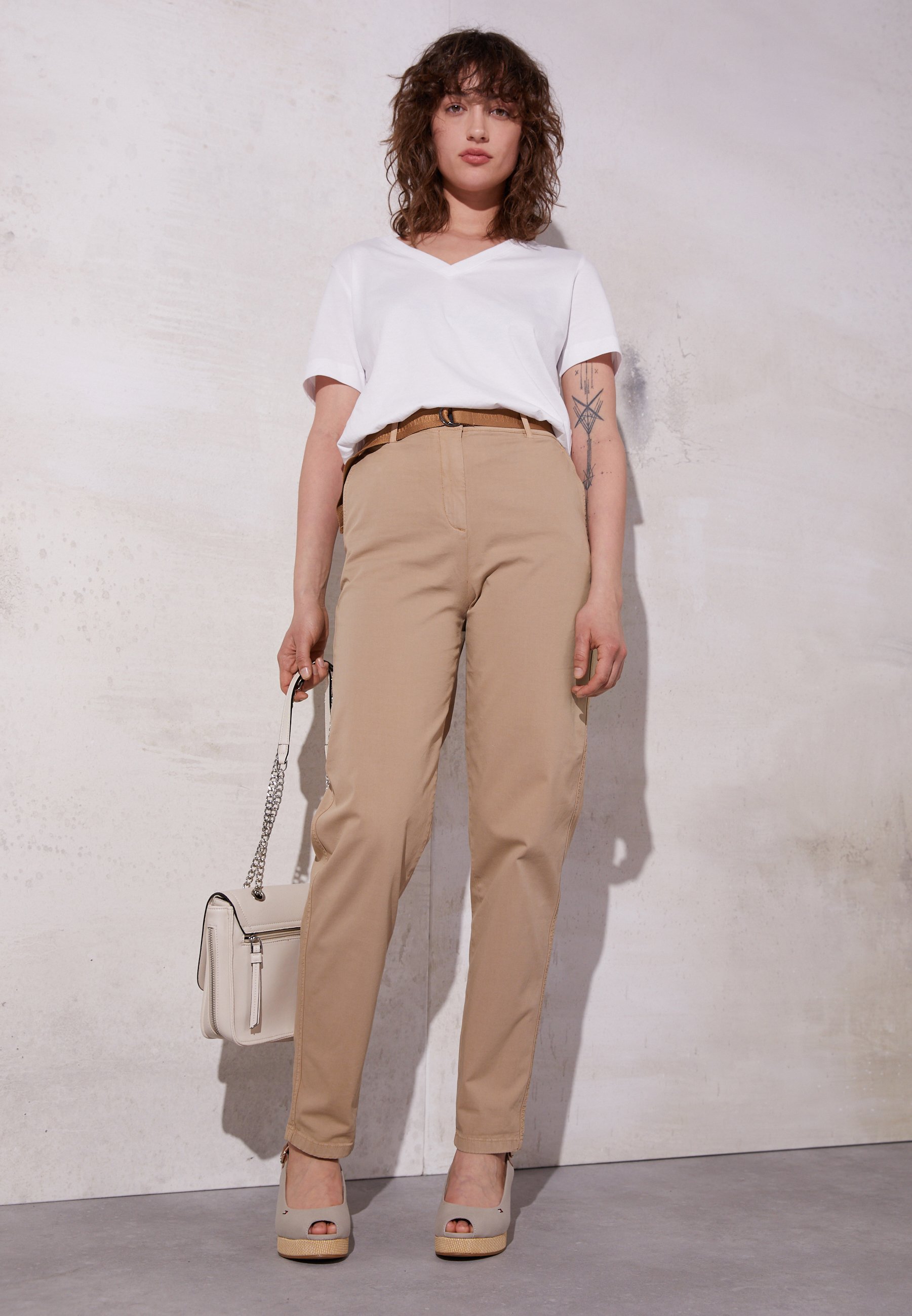 Sandali bianchi da donna con zeppa in corda 6 cm Lora Ferres