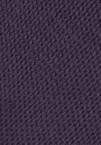 Tissu texturé violet avec un motif tissé, présentant de fins fils surélevés créant de la profondeur et une surface tactile.