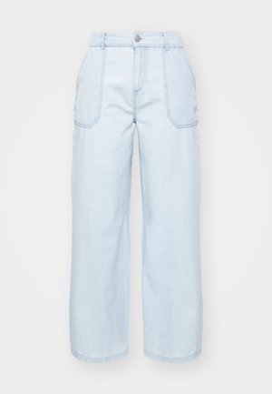 Ljusblå vida jeans i denim med framknäppning, två sidofickor och synliga sömnadsdetaljer.