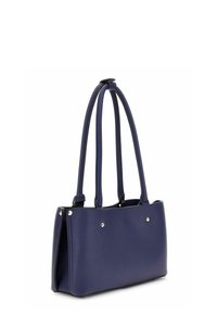 Sac à main synthétique bleu marine avec deux longues poignées, de forme rectangulaire, surface texturée et clous ton or sur le côté.