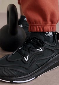 adidas by Stella McCartney ULTRABOOST SPEED - Katujuoksukengät - core black cloud white