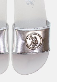 U.S. Polo Assn. Sandály do bazénu - sil