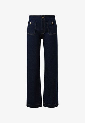 Donkerblauwe denim wijde pijpen jeans met een hoge taille, voorzien van twee steekzakken aan de voorkant en goudkleurige knoopdetails. Soepele textuur en strakke lijnen.