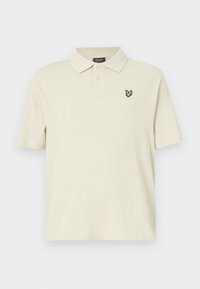 Polo à manches courtes en crème clair avec un tissu texturé, featuring un col plié et un logo brodé en vert foncé sur la poitrine.