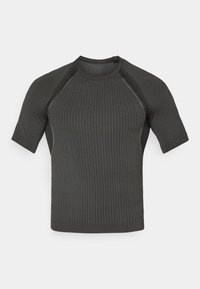 Kortærmet sort træningsshirt med et struktureret ribbet mønster, tætsiddende design og minimalistisk kant langs ærmerne og kraven.