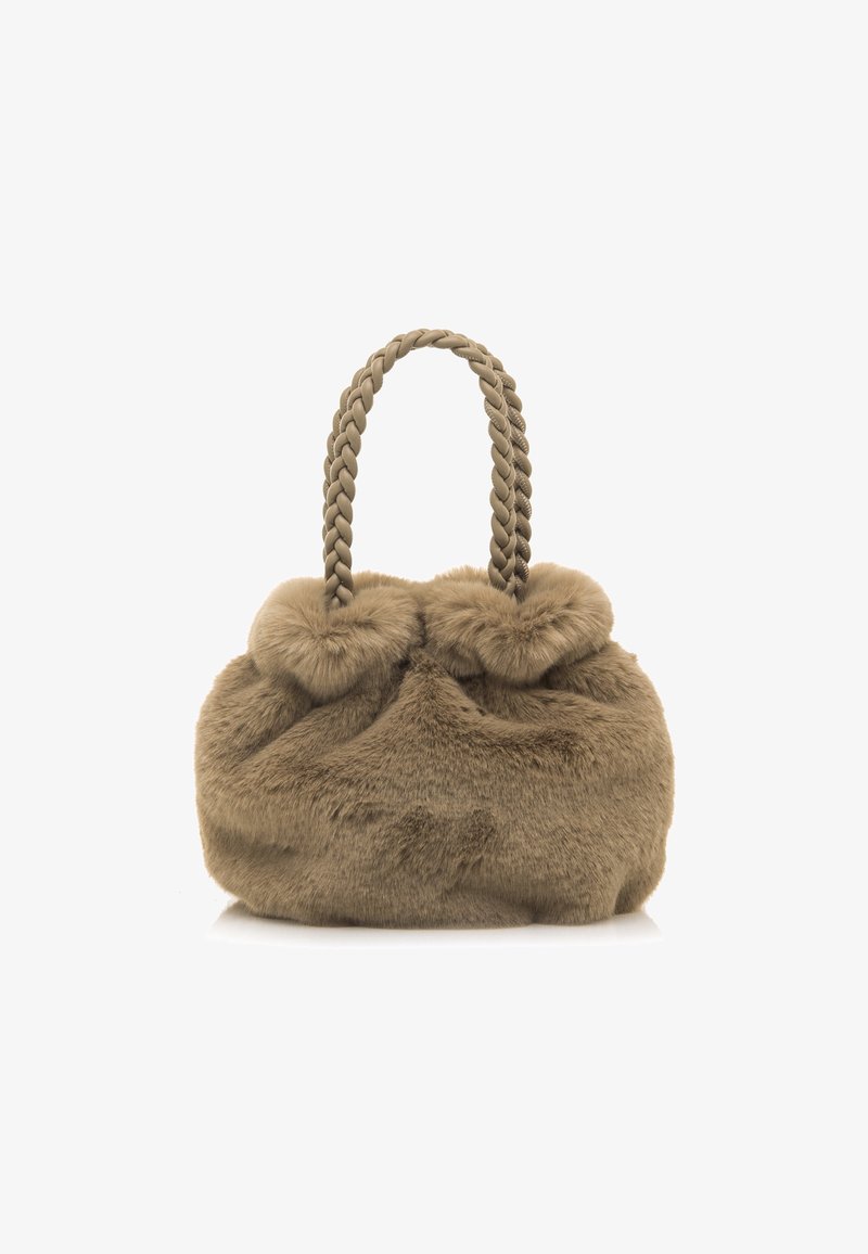 Braune Kunstfell-Handtasche mit geflochtenem Griff und runder Form. Fällt durch die weiche Textur und das geraffte Design an der Oberseite auf.