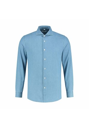 Lichtblauwe denimoverhemd met lange mouwen, knoopsluiting en witte knopen. Glad textuur en afgeronde zoomdetails.