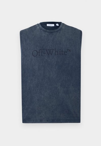 Αμάνικο σκουρόχρωμο γκρι μπουστάκι με ξεθωριασμένο αποτέλεσμα και την επιγραφή "Off-White™" σε μαύρο χρώμα στο στήθος, με στρογγυλή λαιμόκοψη.