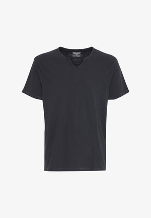 Herren T-Shirt in Dunkelgrau mit kurzen Ärmeln und V-Ausschnitt. Hergestellt aus weichem Stoff mit einer lockeren Passform und kontrastierenden Nähten entlang des Ausschnitts und der Ärmel.