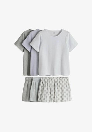 Drie korte mouw T-shirts in wit, lichtgrijs en grijs gecombineerd met drie shorts met elastische taille in grijs, gestreept en met bladmotief.