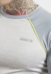 SIKSILK IMPULSE  - T-shirt con stampa - grey marl & grey