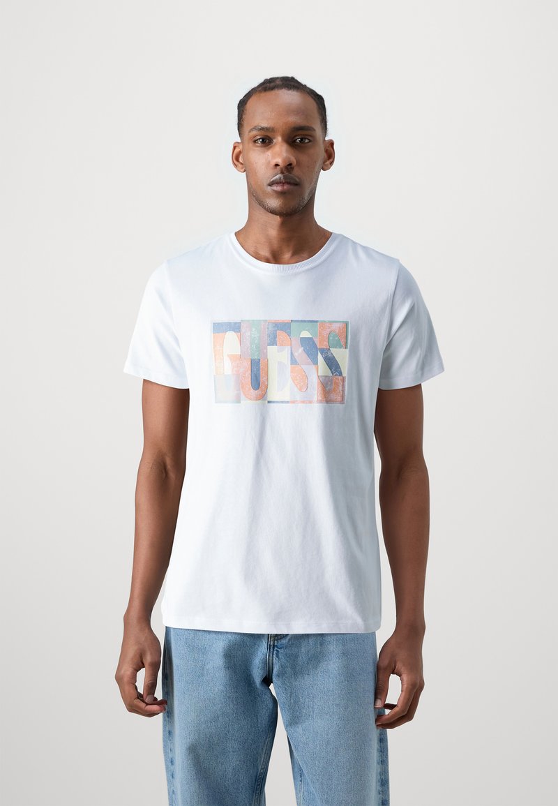 Guess MOSAIC TEE - Majica kratkih rukava s printom - pure white