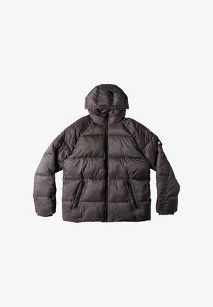 Chaqueta negra acolchada con capucha, que cuenta con un cierre frontal con cremallera y dos bolsillos laterales. El material tiene una textura lisa y brillante con secciones acolchadas.