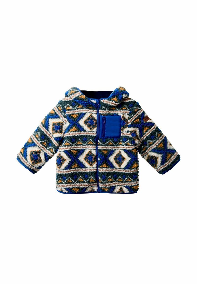 Giacca in pile colorata con un motivo geometrico in blu, arancione e bianco, dotata di cappuccio e tasca sul petto con zip.