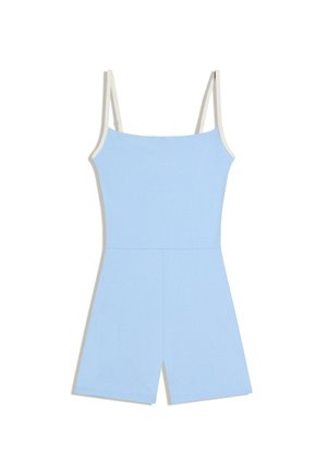 Világoskék ujjatlan rövidnadrágos kertésznadrág vékony fehér pántokkal, fehér háttéren kifektetve.