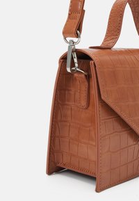 Pieces PCSAHARA CROSS BODY - Taška s příčným popruhem - mocha bisque