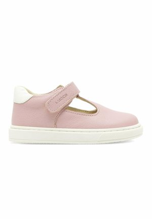 Roze leren kindermary jane-schoen met witte zool en hielpatch, met een klittenbandriem met het merk "Lasocki".