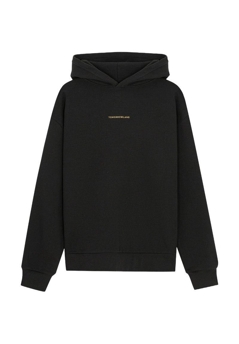 Schwarzer Hoodie mit einer Kapuze, ausgestattet mit einem goldenen Logo auf der Vorderseite. Aus weichem Material gefertigt, hat er lange Ärmel und einen lässigen Schnitt.
