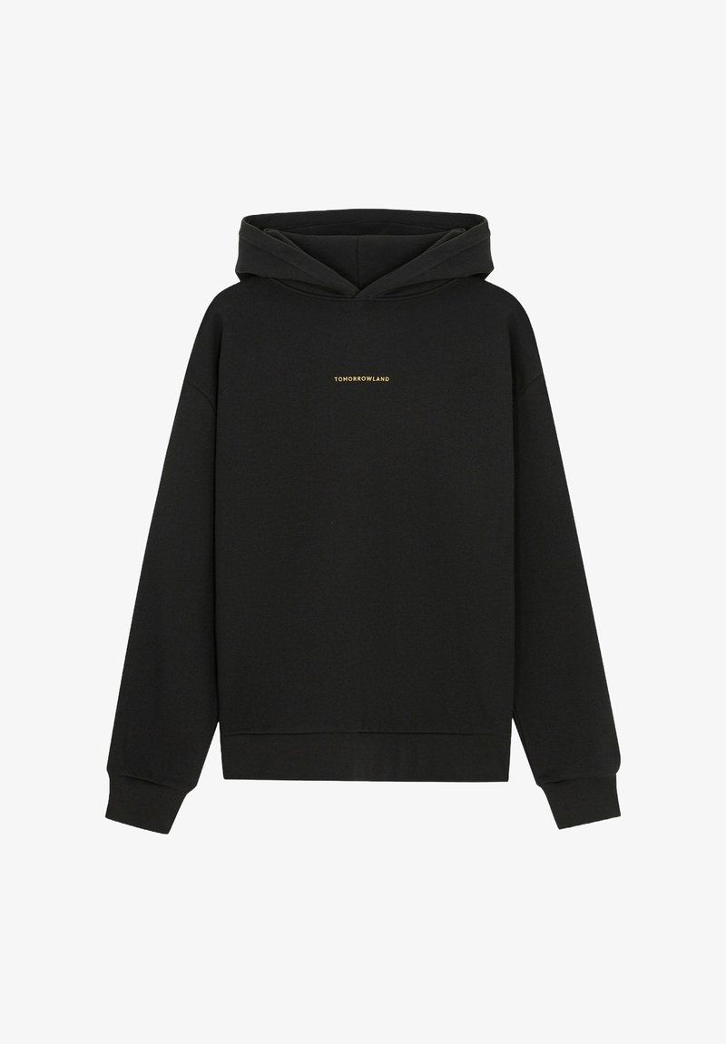 Schwarzer Hoodie mit einer Kapuze, ausgestattet mit einem goldenen Logo auf der Vorderseite. Aus weichem Material gefertigt, hat er lange Ärmel und einen lässigen Schnitt.