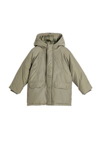 Groene gewatteerde jas met een capuchon, voorzien van twee voorzakken en een ritssluiting. Gemaakt van waterafstotend materiaal, met een gladde textuur.