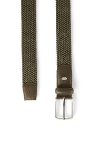 Ceinture tissée verte avec une finition texturée, dotée d'une extrémité en cuir lisse et d'une boucle rectangulaire en argent pour la fermeture.