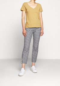 J.CREW Jednoduché tričko - brown