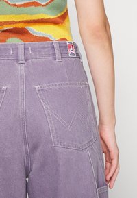 Wrangler Relaxed fit -farkut - lilac