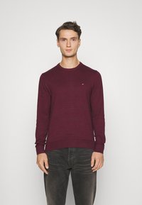 Tommy Hilfiger PIMA CREW NECK - Pulover - rouge/desert sky mouline