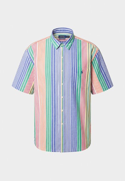 Κοντομάνικο πουκάμισο με κουμπιά και κάθετες ρίγες σε μπλε, πράσινο, κόκκινο, κίτρινο και πορτοκαλί, με τσέπη στο στήθος και γιακά.