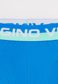 Vyriški trumpi apatiniai ryškiai mėlynos spalvos su minkštu elastiniu juosmeniu, kuriame yra balti ir mėtų spalvos užrašai. Lygus audinys su siūlų detalizavimu.