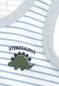 Randig tanktop i vitt och blått med ljusblå detaljer. Har en grön broderad stegosaurus och texten "STEGOSAURUS" ovanför.