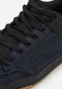 Globe TILT - Sapatilhas de skate - midnight/black