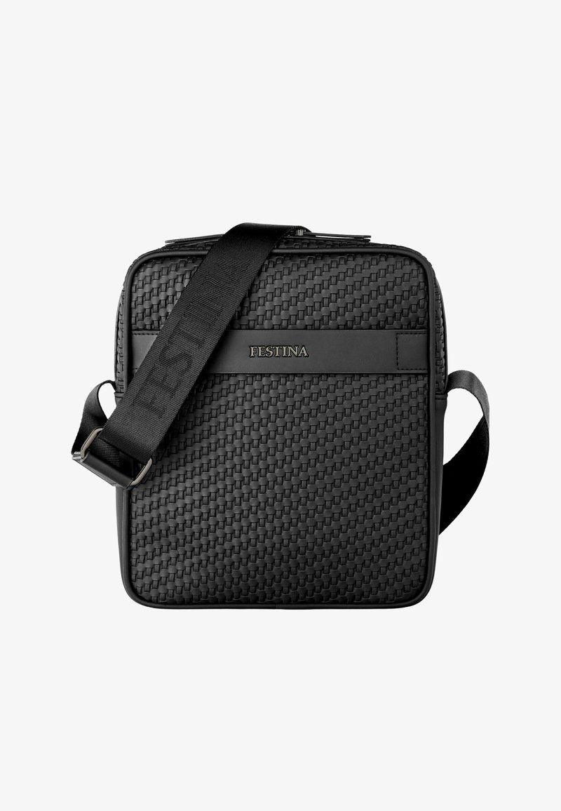 Crna teksturirana torbica s podesivim remenom i metalnim logotipom "Festina" na prednjoj pravokutnoj ploči.