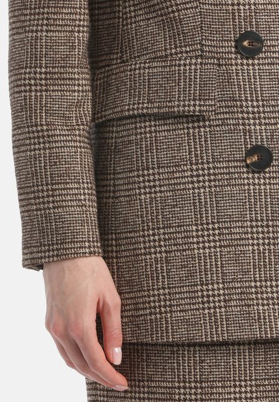 Brown houndstooth patterned blazer with a textured fabric. Features a notched collar, two buttons, and a streamlined silhouette.