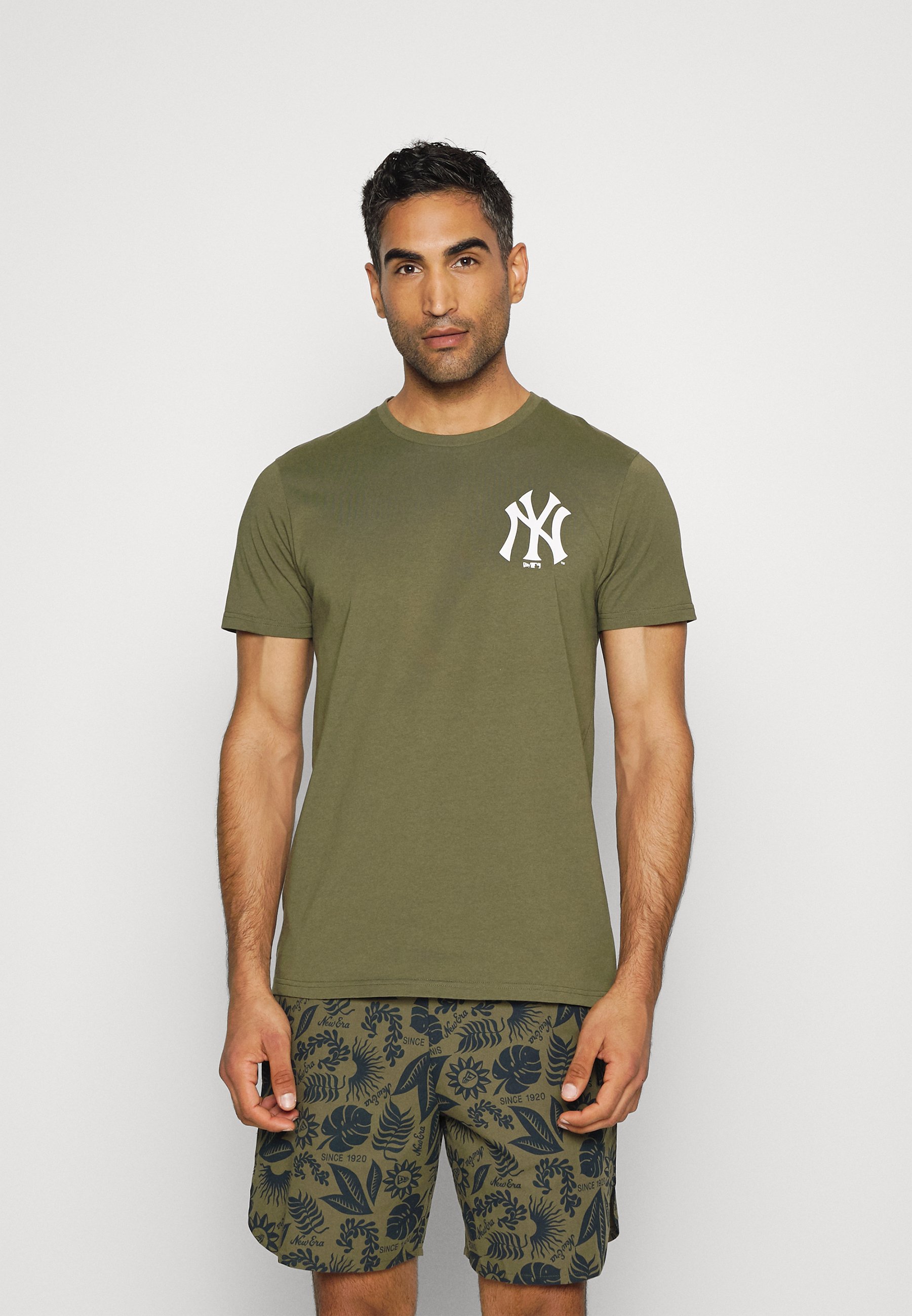 New Era New York Yankees MLB Stadium Food Graphic Tee Sports Tshirt, Men's, Size: XXL, Khaki