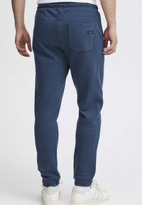 Blend BHSWEATPANTS REGULAR FIT - Treniņtērpa apakšdaļas - dress blues