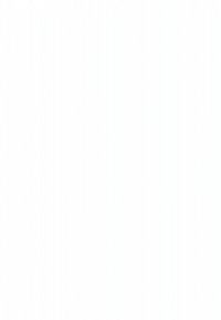 To glade barn deler på en stor oransje gresskar mens de sitter på gress omgitt av solsikker og høstløv.