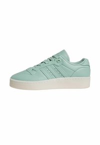 adidas Originals RIVALRY LUX LOW Zapatillas hazy green hazy