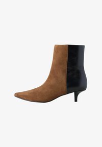 Valgt, tan brown suede mix