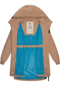 Veste imperméable beige avec doublure en maille bleue, capuche ajustable et poignets élastiques. Présente une étiquette avec un motif floral à l'intérieur.